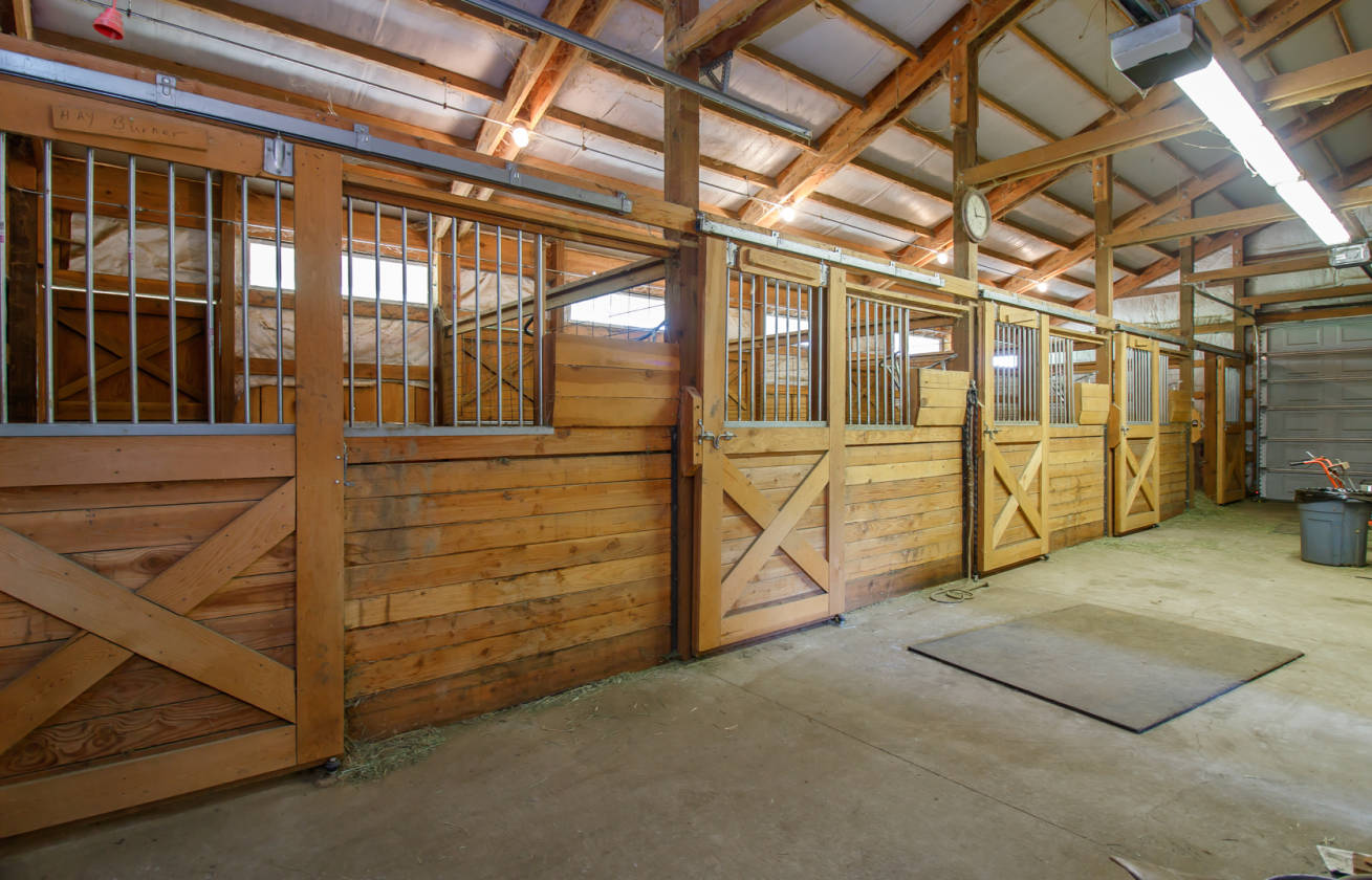 Horse Property With 5 Stall Barn In Ashland, Or. 