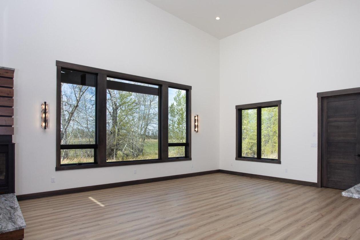 Stunning New Home w/ Mountain Views on 5.2 acres - photo 8