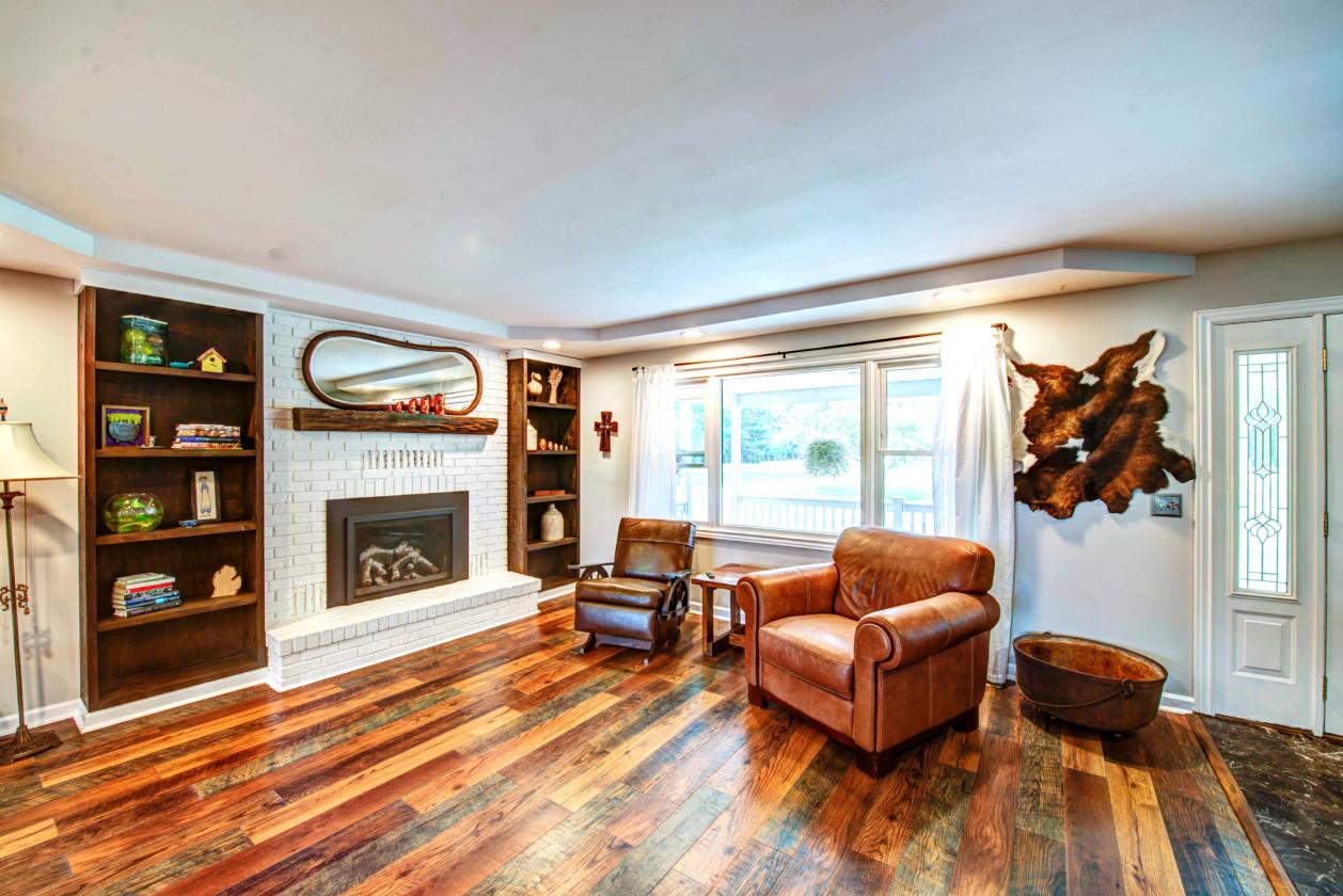 Gorgeous equestrian estate on 34.5 acres - photo 9