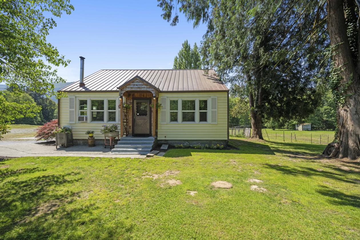 Updated Farmhouse Equestrian Estate - photo 1