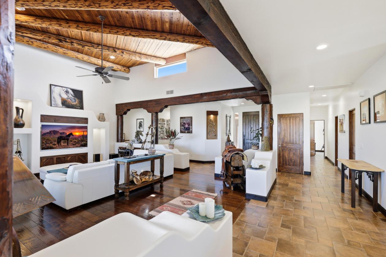 Refined Equestrian Estate - photo 10