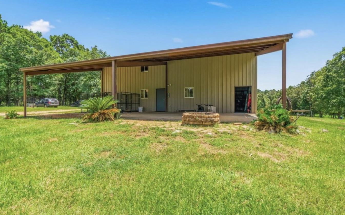 Beautiful East Texas horse property - photo 5