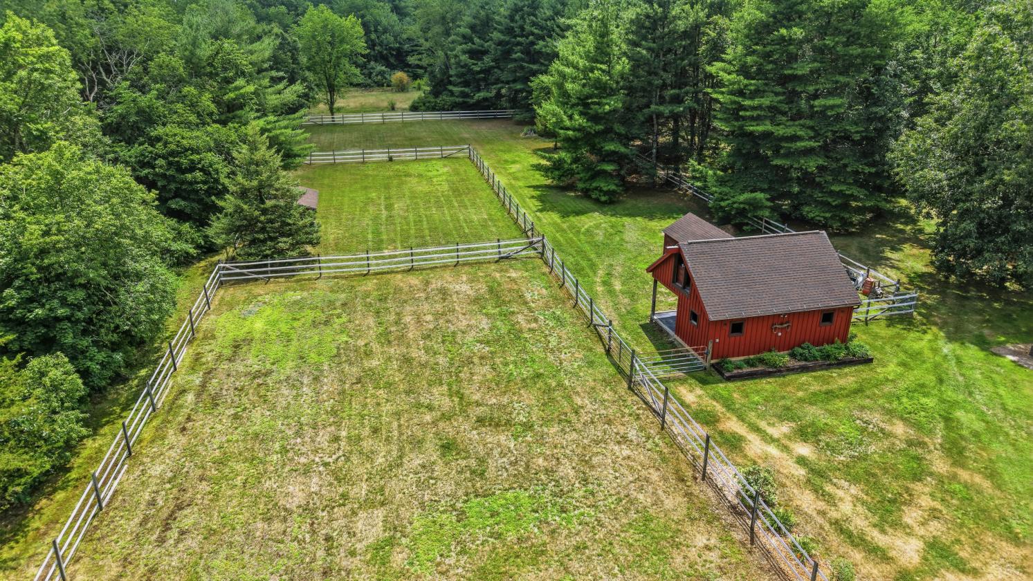 Beautifully Maintained Equestrian Farm/4.2 Acres! - photo 4