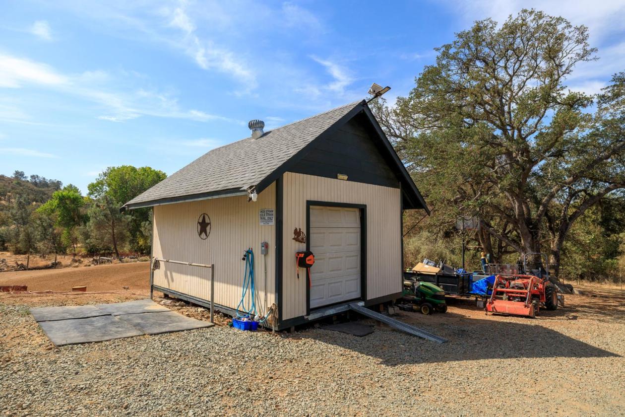 SPECTACTULAR LAKE FRONT HORSE PROPERTY RANCHETTE!! - photo 20