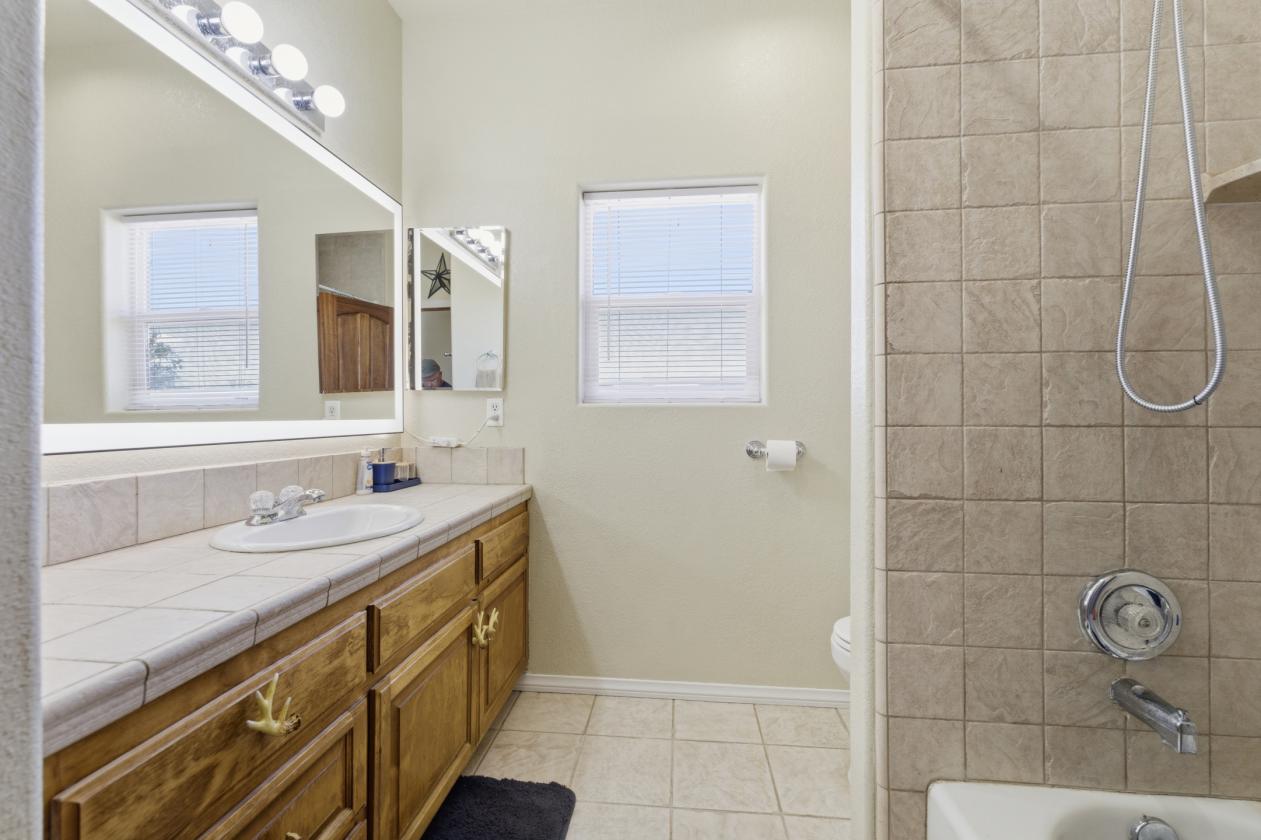 Turn key Ranch in west Lancaster - photo 17