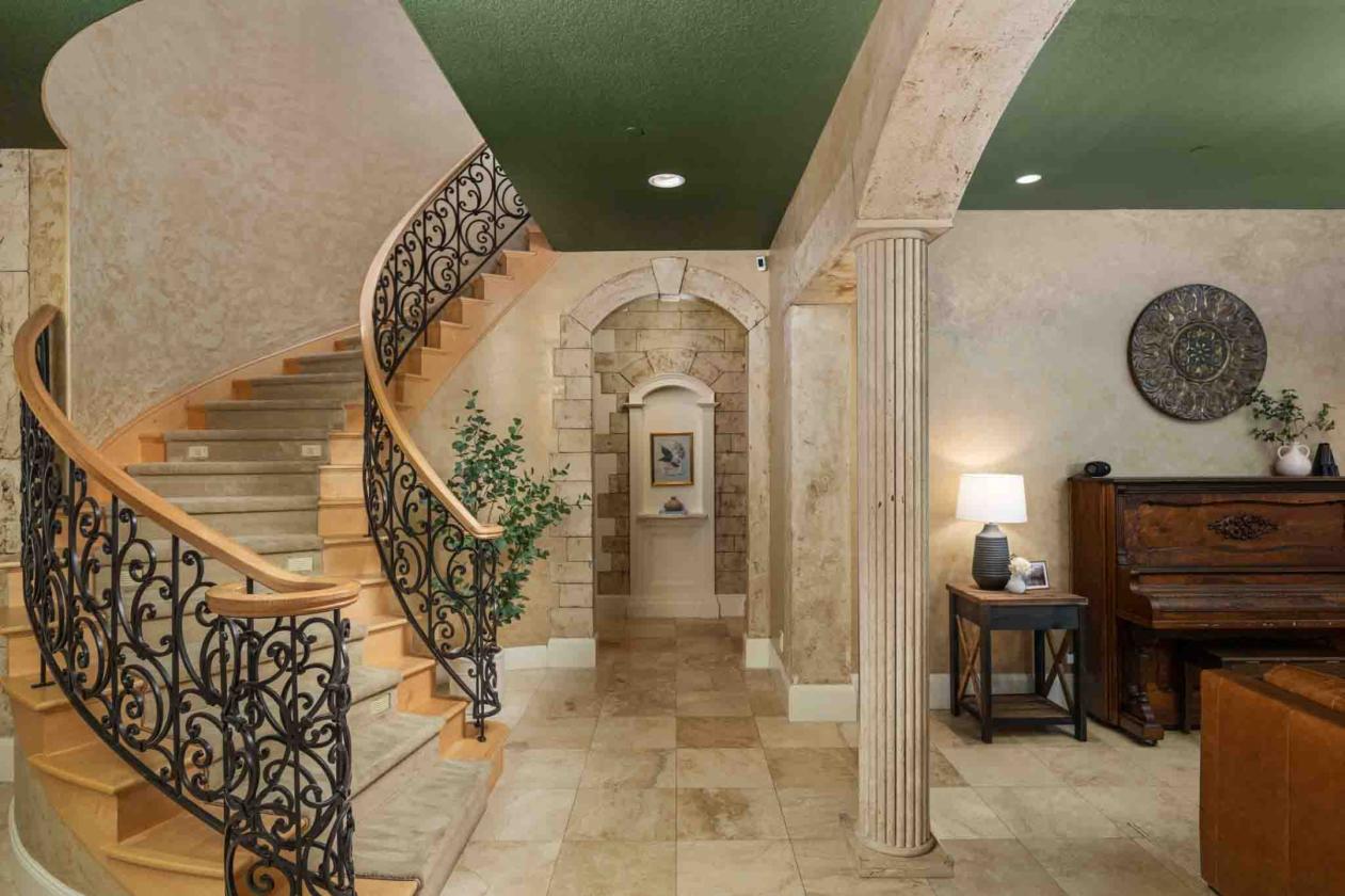 Luxury Equestrian Estate with Indoor Arena - photo 16