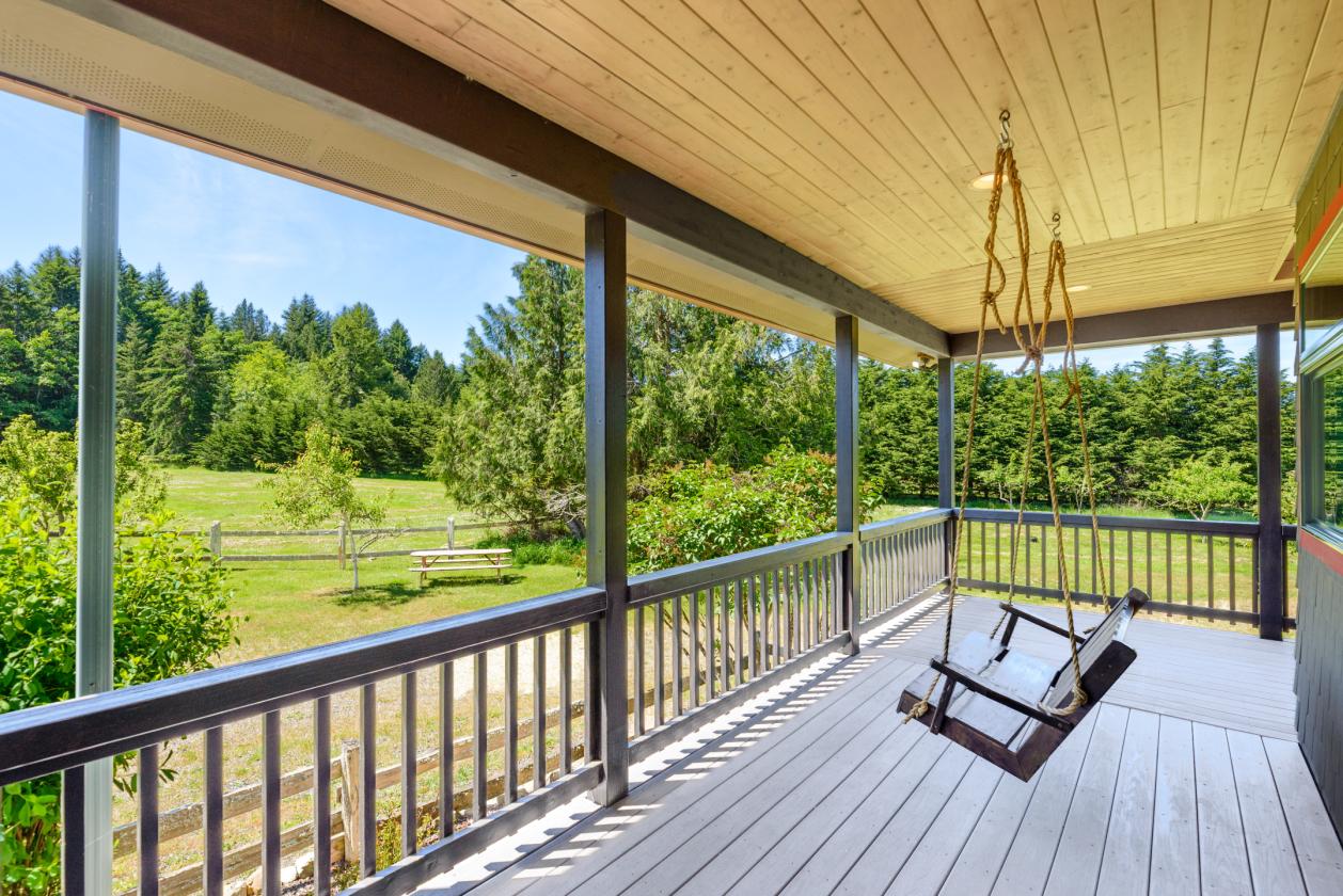 Luxury Equestrian Estate w/Beautiful Water Views - photo 4
