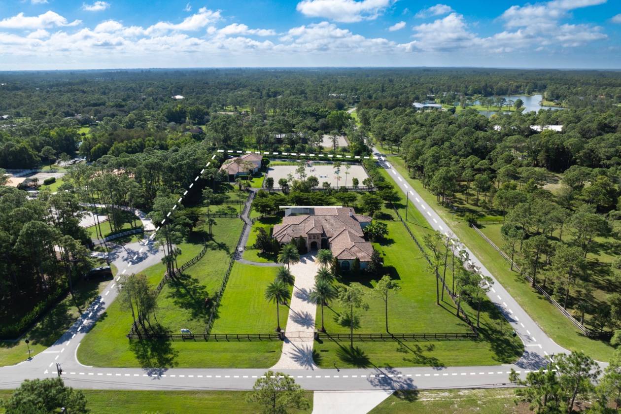 Custom Built Luxury Equestrian Estate with Stables - photo 2