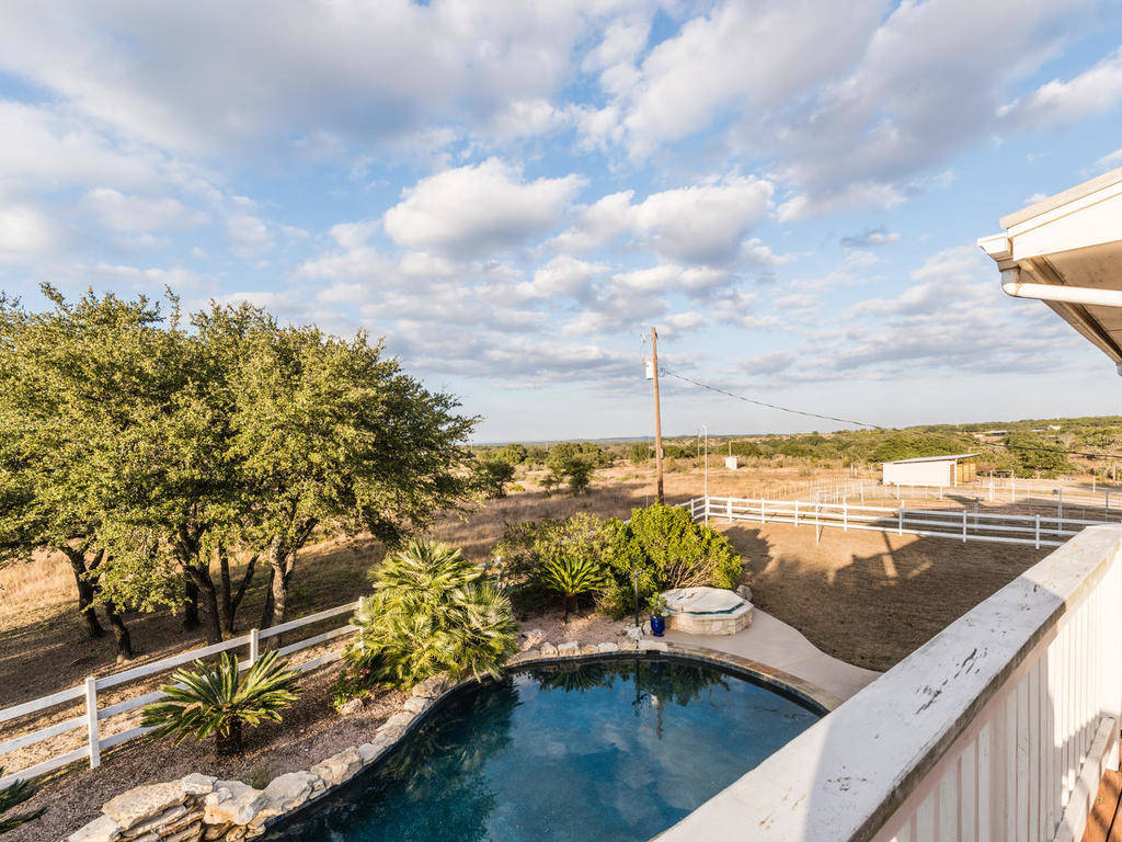 Beautiful 15 Acre Horse Ranch in Dripping Springs, Texas Up