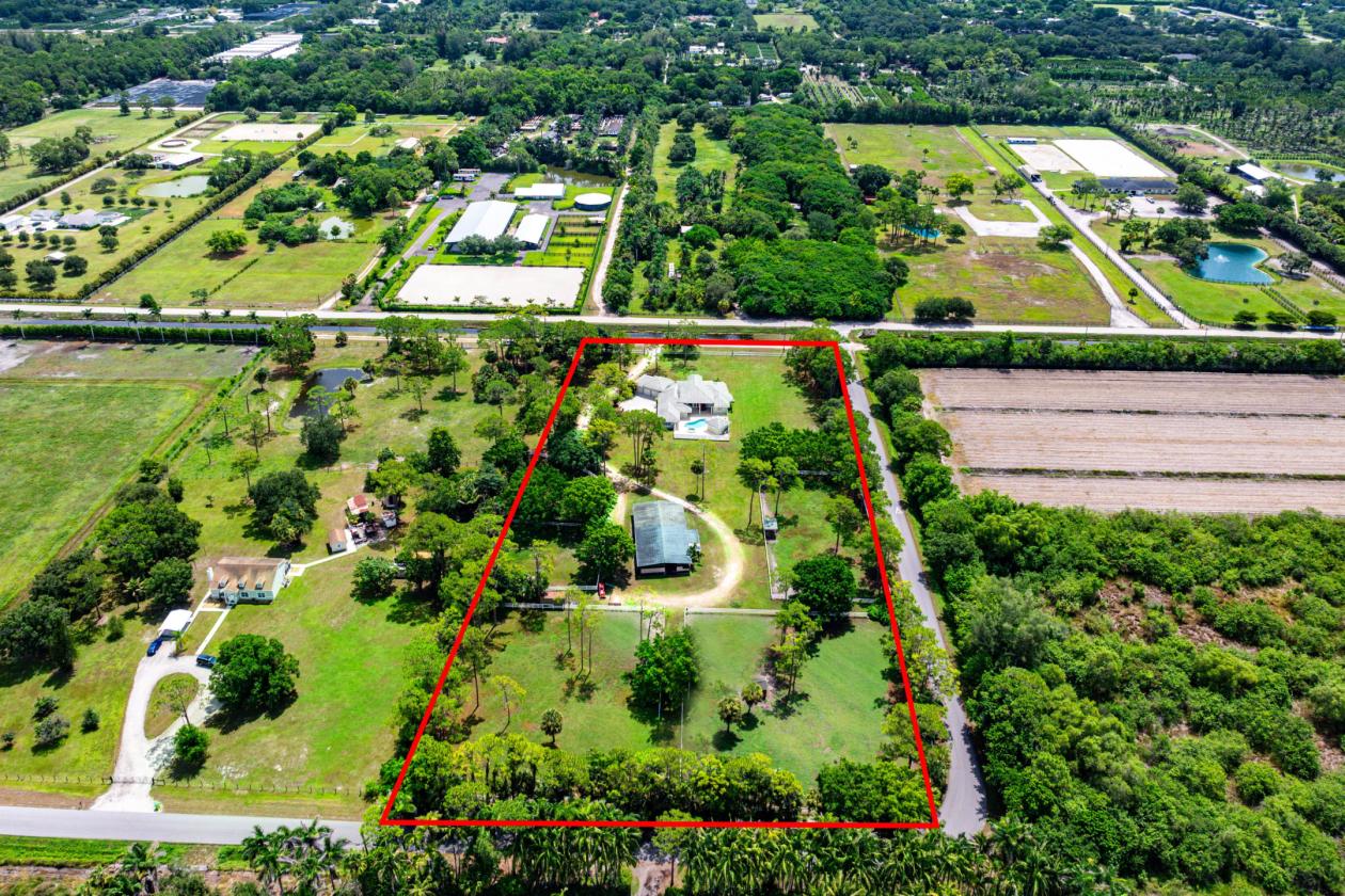 Spectacular 20-Stall Equestrian Estate on 6.34 Ac - photo 25