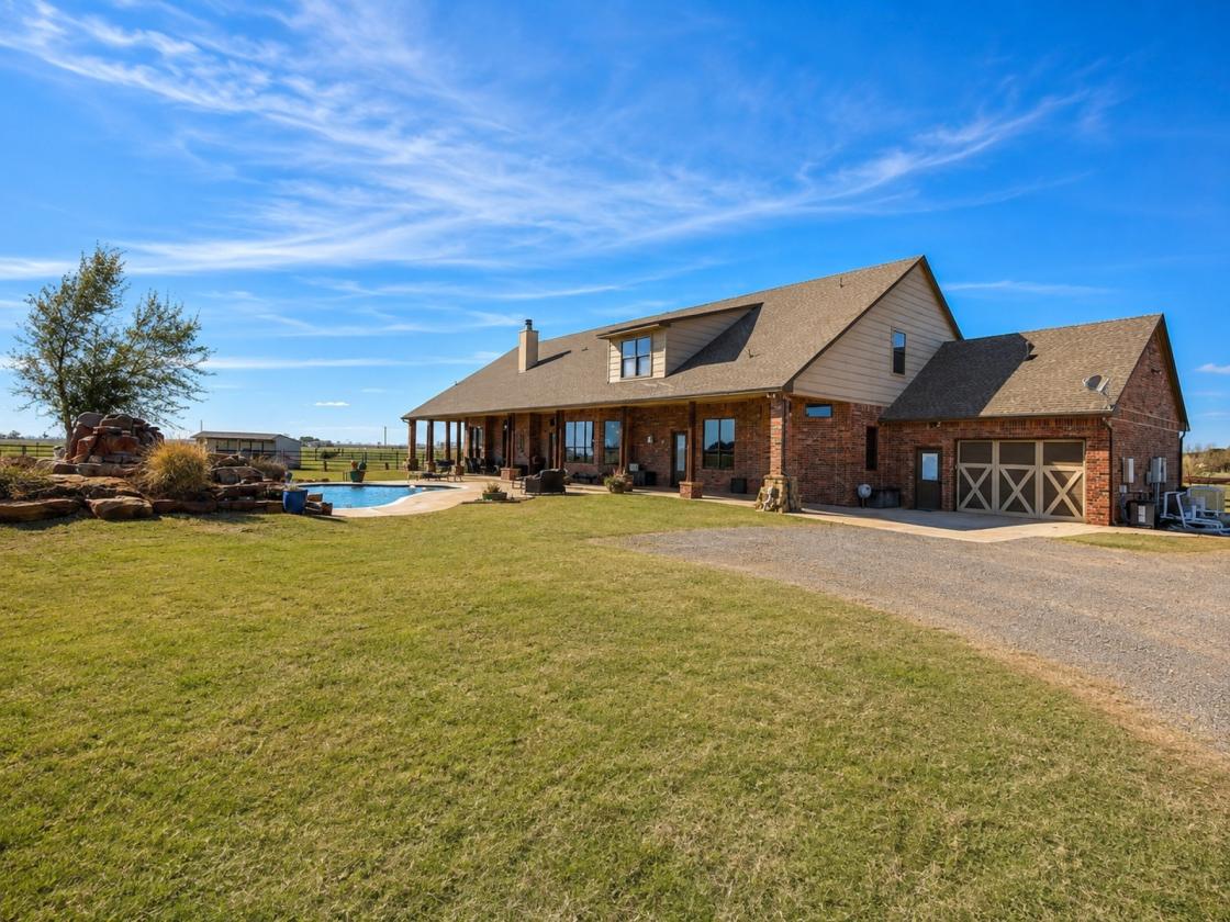 Rustic Elegance Meets Ultimate Equestrian Retreat - photo 29