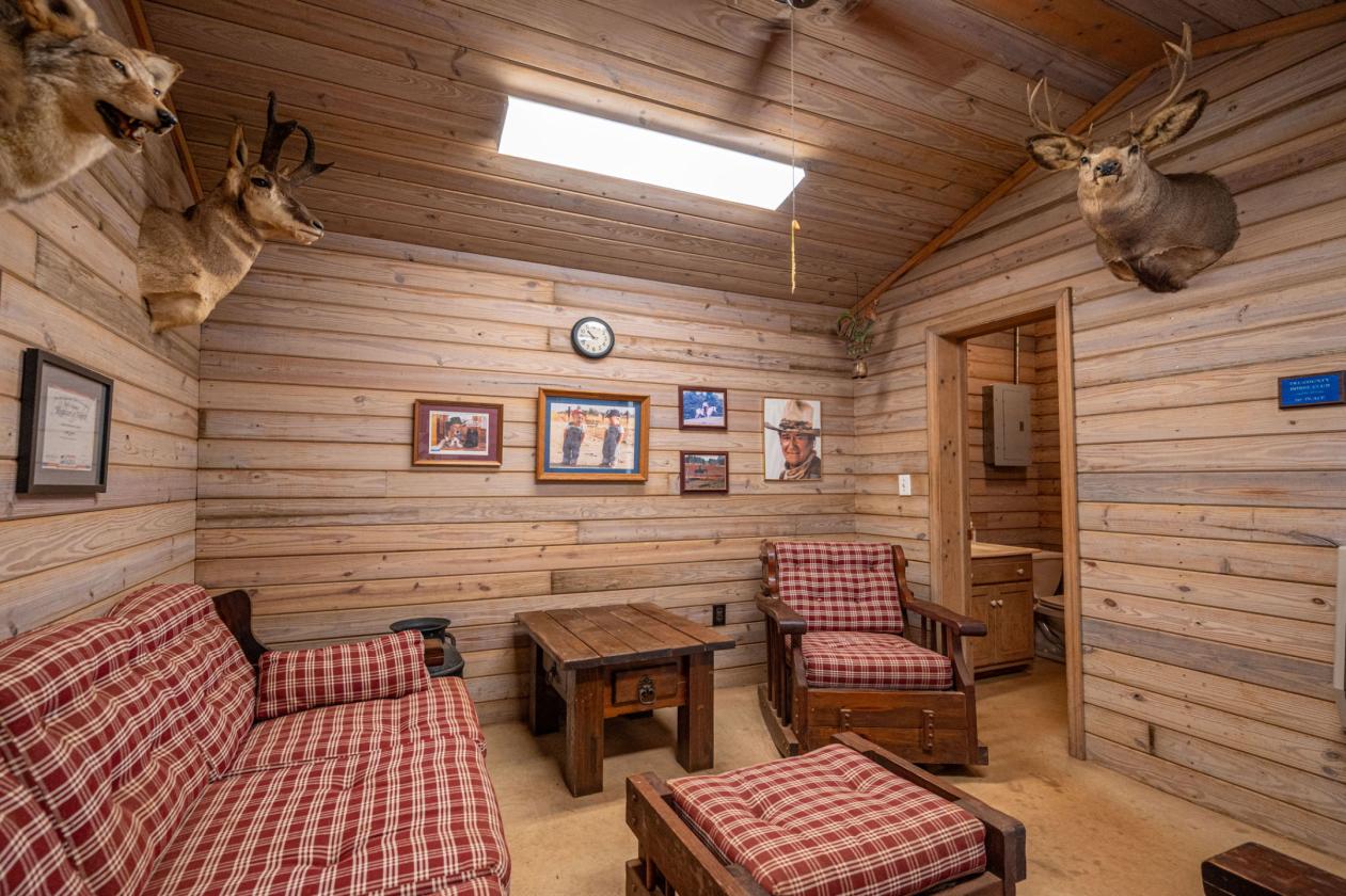 25-acre estate with river frontage and barn - photo 22