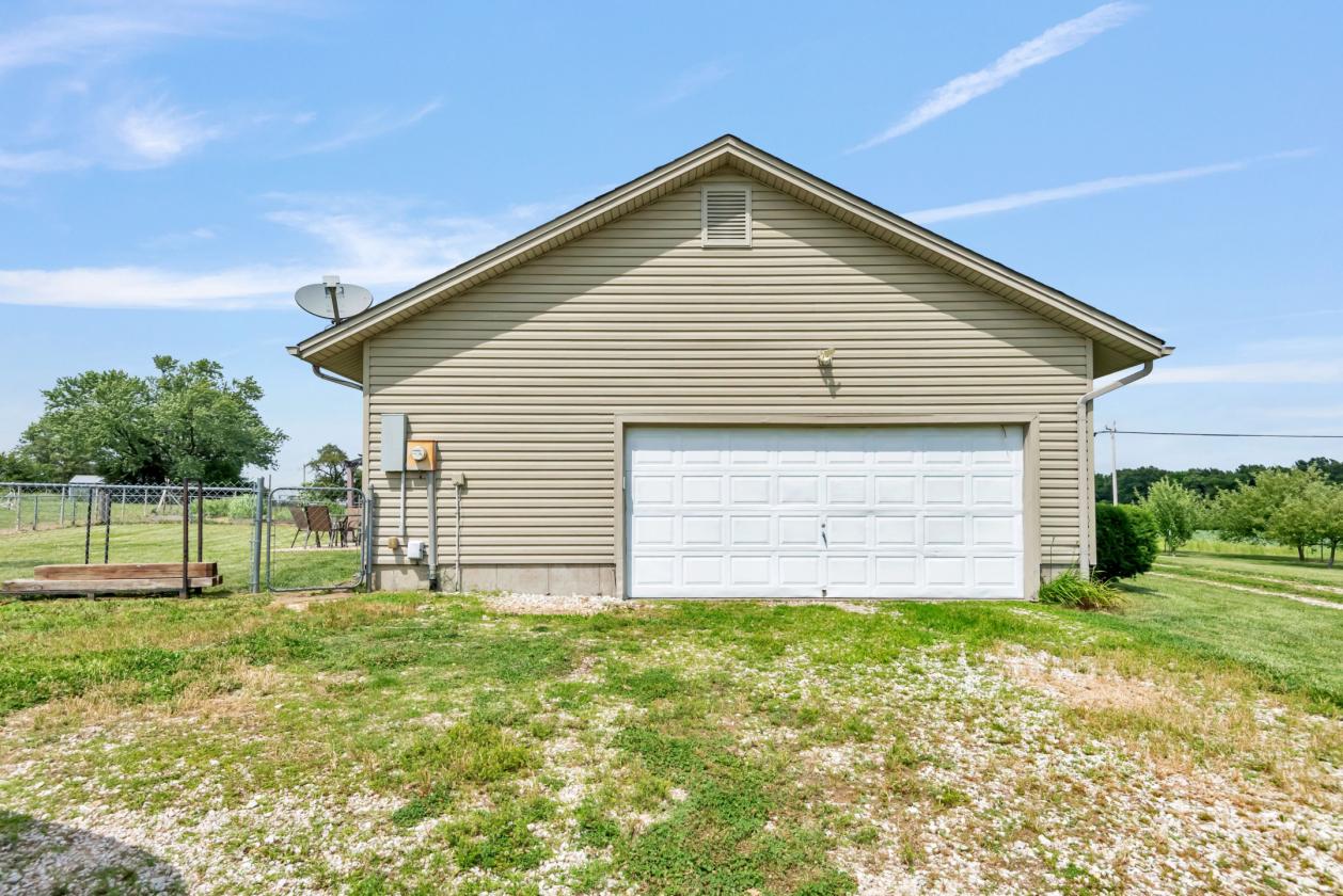 Ranch Home With Shed-Row Barn & Pasture - photo 17