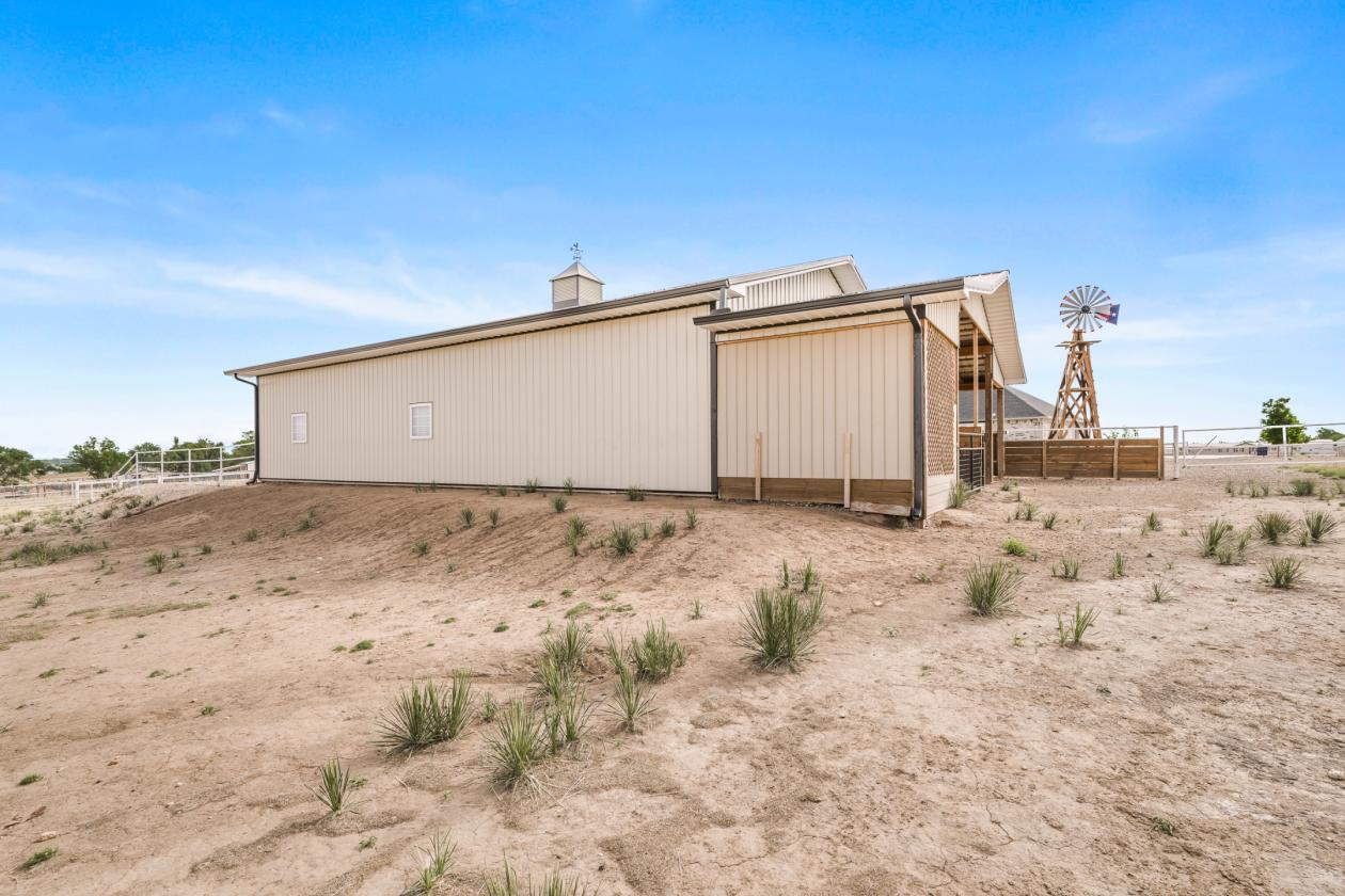 Beautiful Horse Property with a Pool! - photo 6