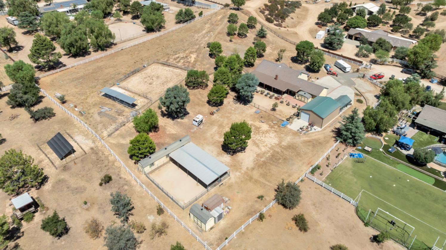Agua Dulce Horse Property w/ Barn, Arena & Garage - photo 2