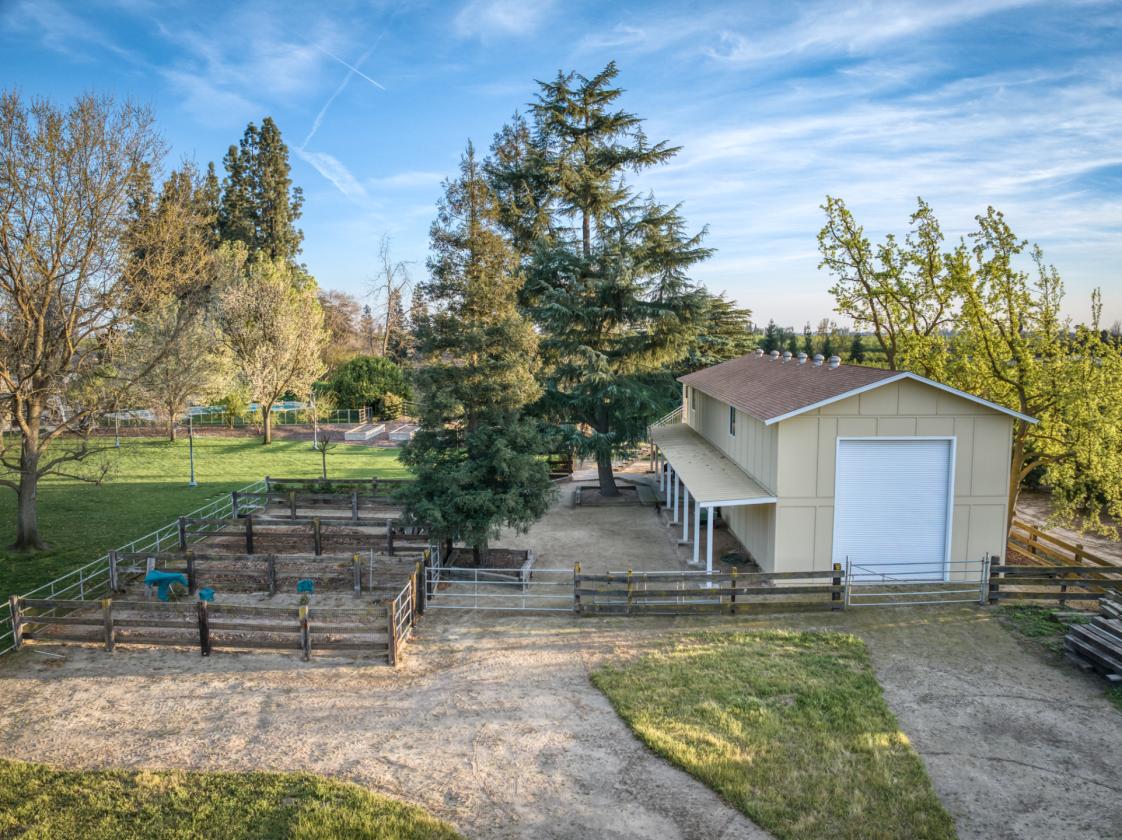 Extraordinary legacy estate in the Central Valley - photo 4