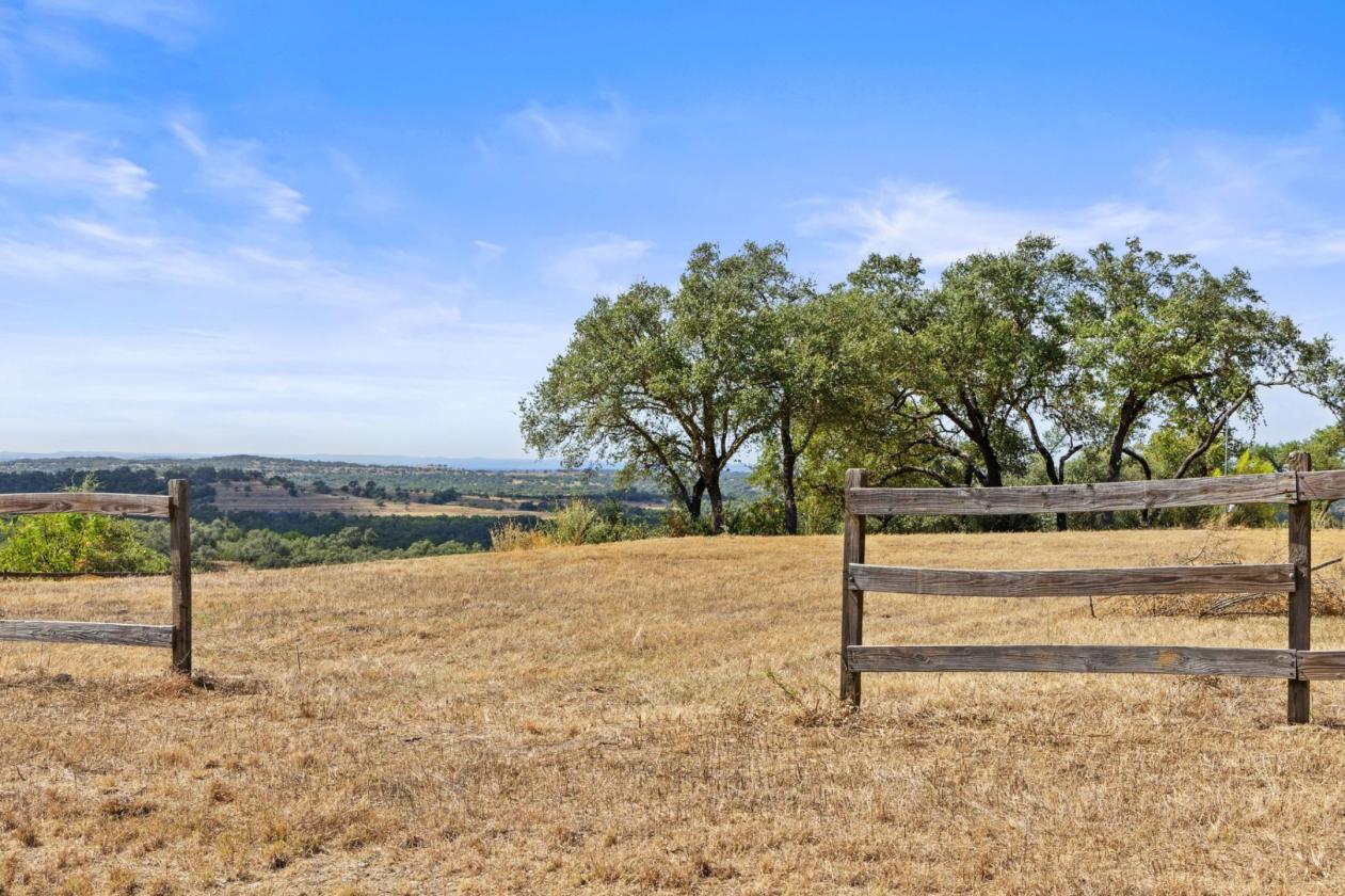 43± AC with Equestrian Barn in Preservation Ranch - photo 5