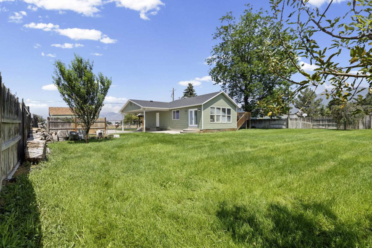 Beautiful Horse Property on 1 Acre - photo 20
