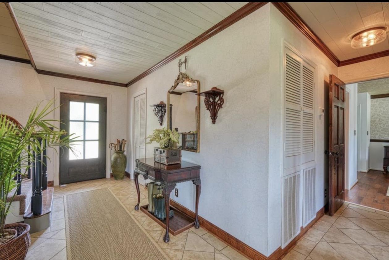 Beautiful Equestrian Property - photo 8