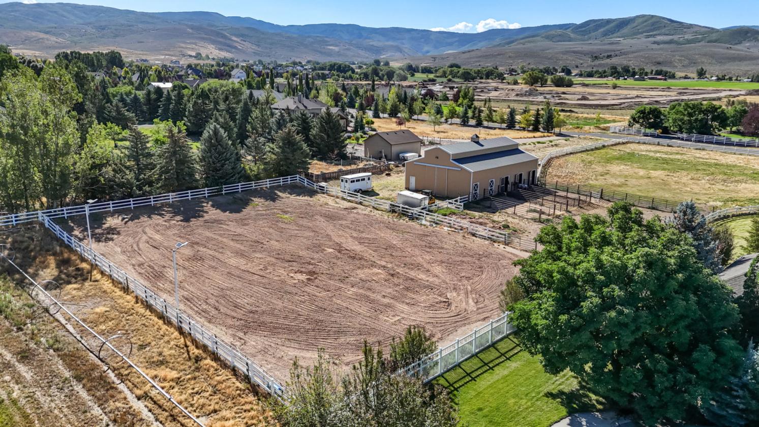 Exceptional 5+ Acre Equestrian Estate with Pool - photo 15