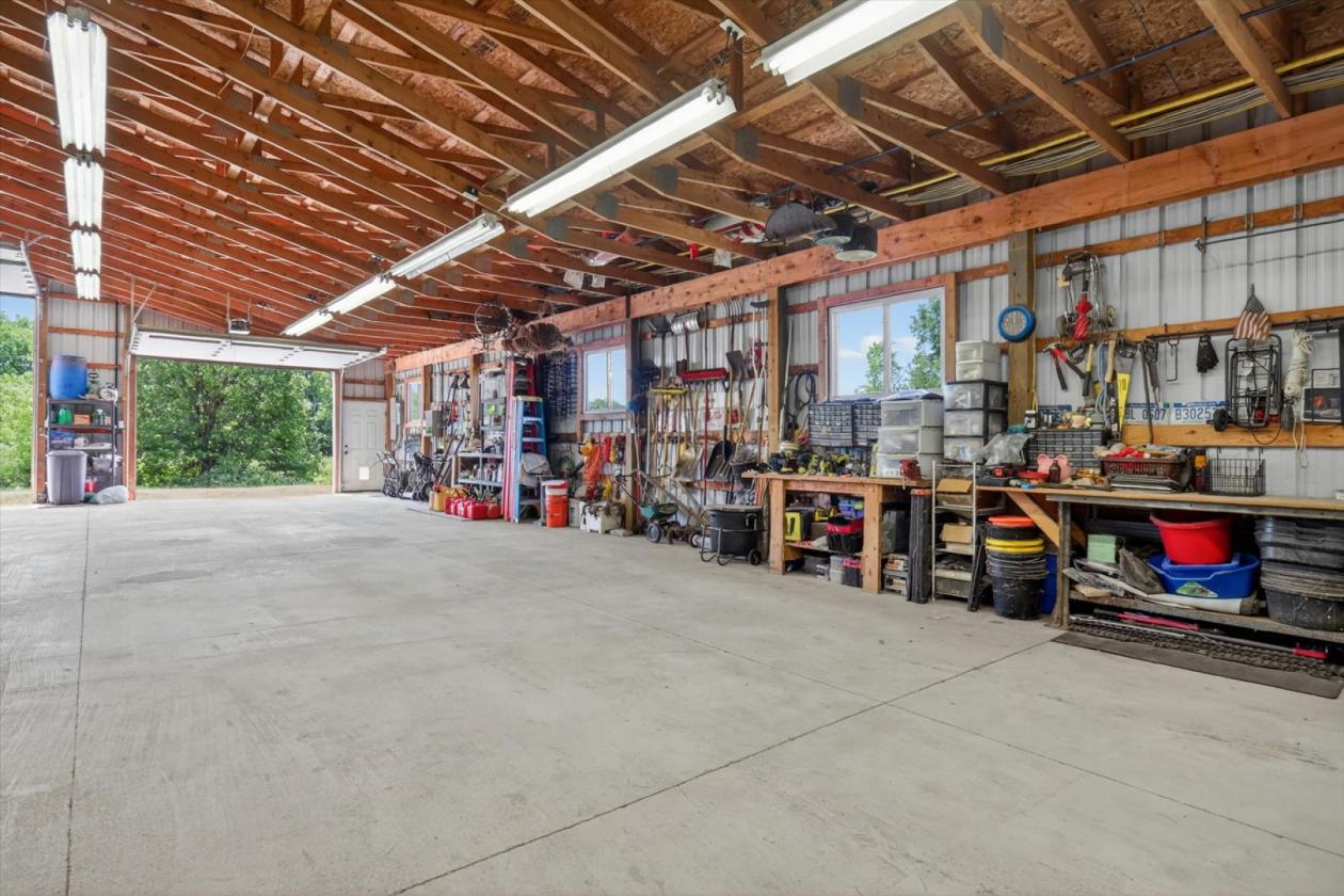 Luxury Equestrian estate with a large arena - photo 22