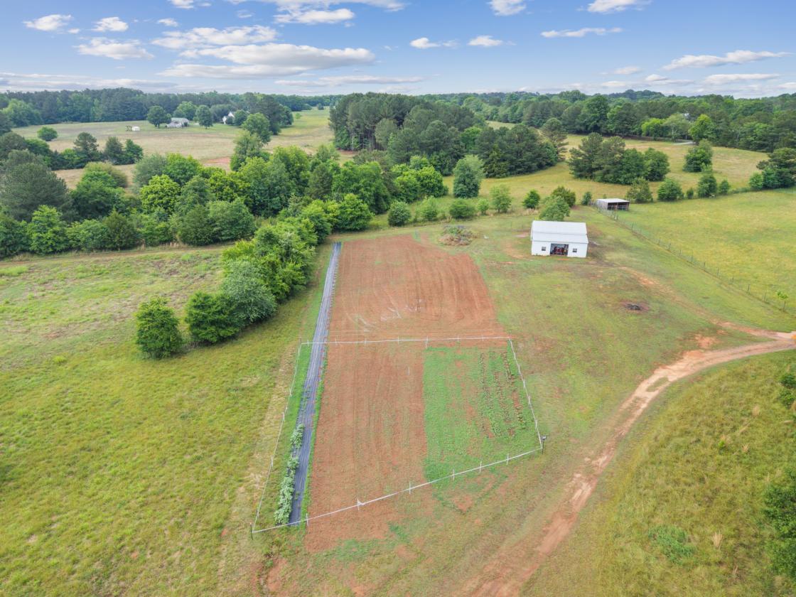 Remodeled Farmhouse in Private Community - photo 28