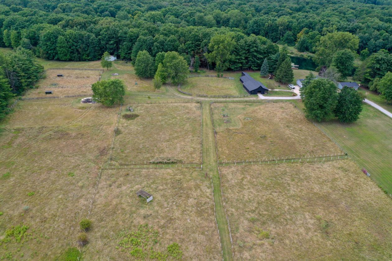 Gorgeous equestrian estate on 34.5 acres - photo 22