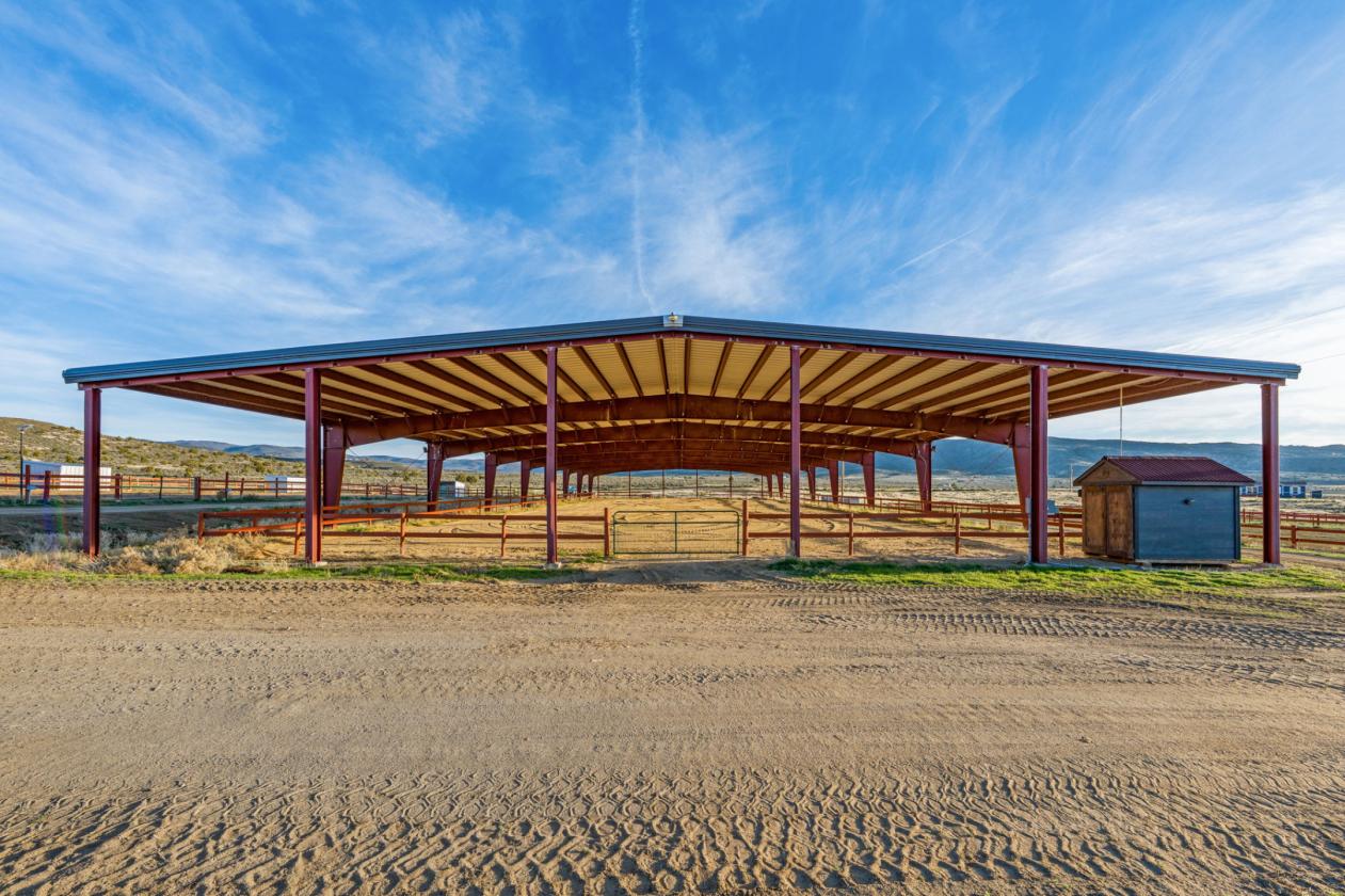 Turnkey equestrian estate w/3 homes and 360 views - photo 5