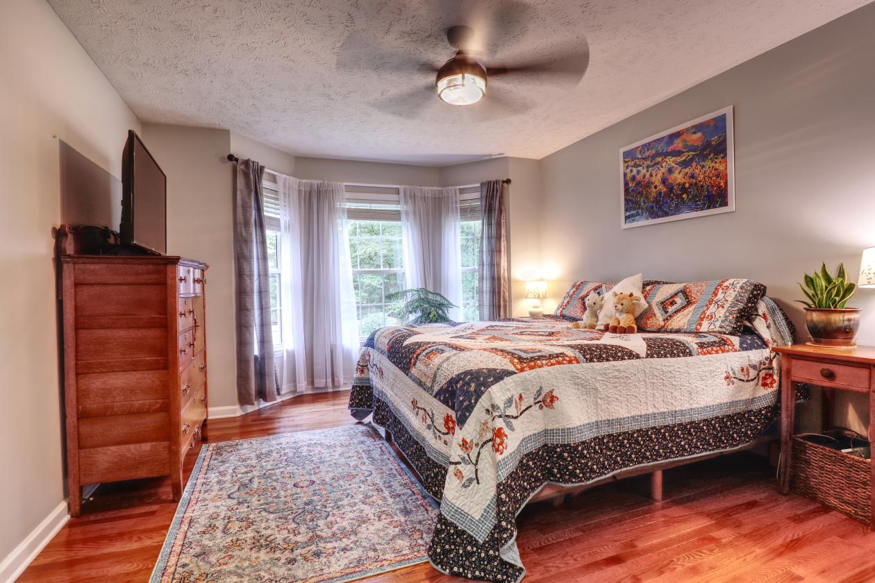 Turnkey Country Retreat on 8 Private Acres - photo 12