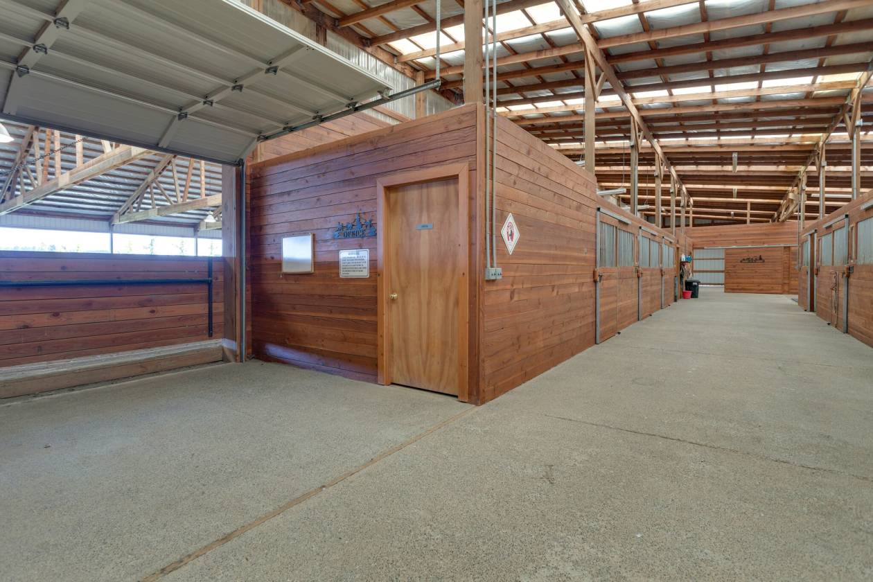 WORLD CLASS EQUESTRIAN FACILITY WITH STUNNING VIEWS Yamhill, Yamhill