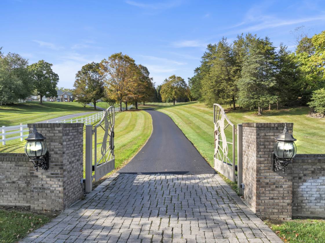 Extraordinary 30-Acre Equestrian Estate! - photo 2