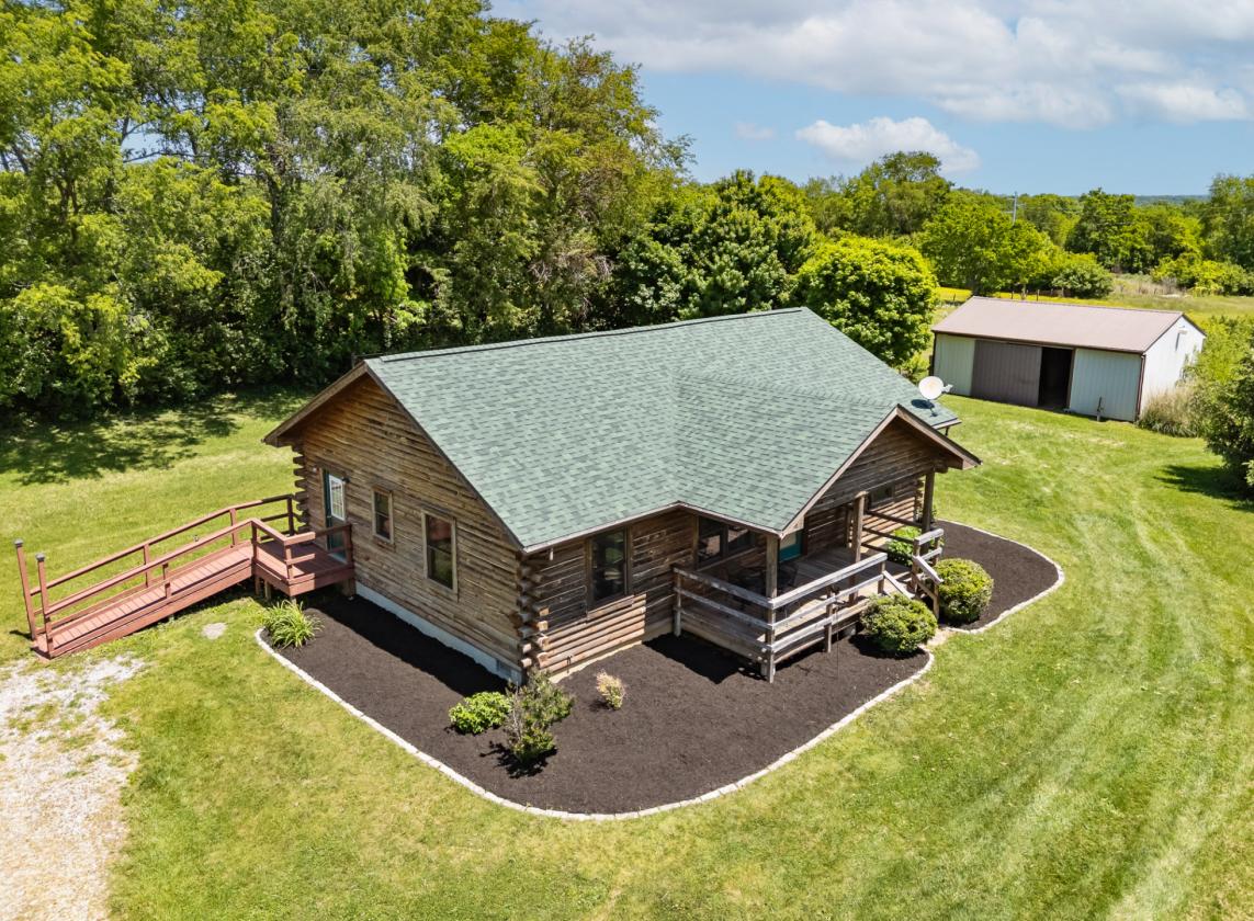 Log cabin nestled on 8.2 picturesque acres - photo 2