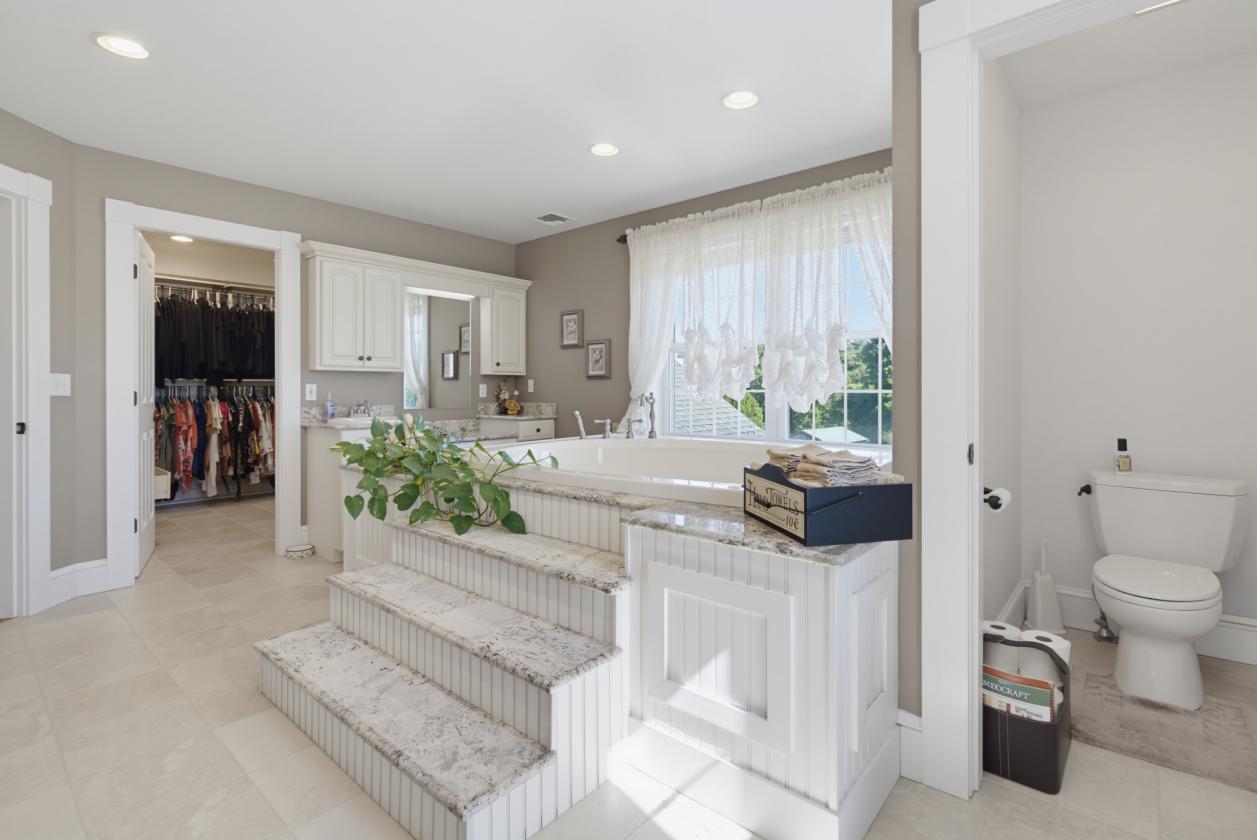 Equestrian Estate with endless possibilities - photo 21