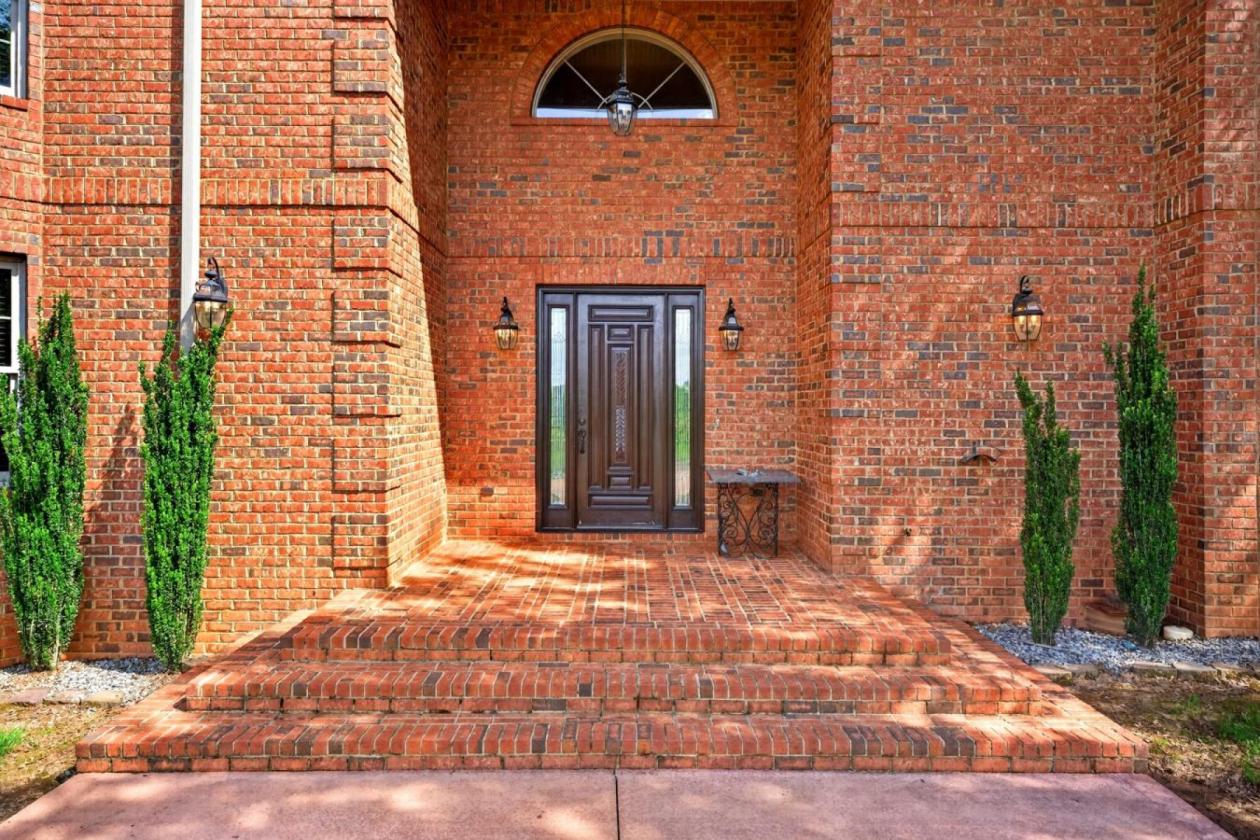 Lake Front Manor! - photo 6