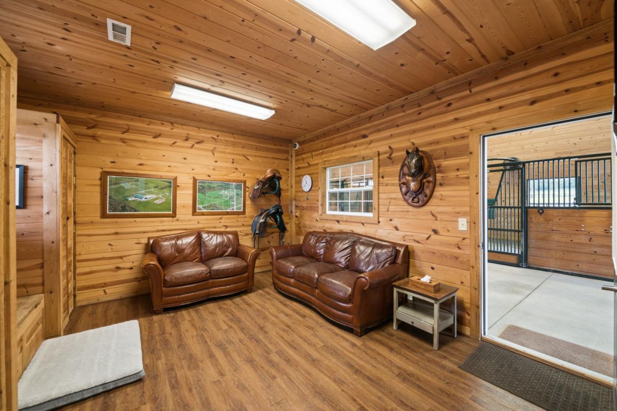 Rare Acreage. Private Equestrian Estate. - photo 11