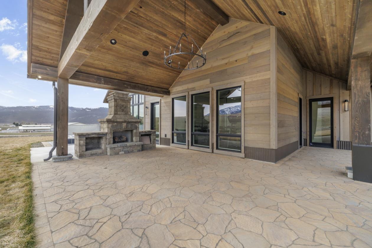 Newly built equestrian retreat with home & arena - photo 20