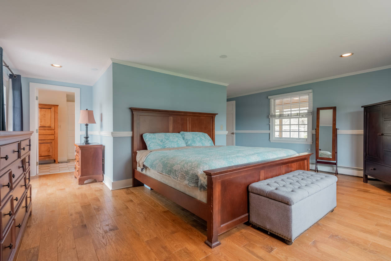 Beautiful horse property 4 stall barn ring and... Killingworth