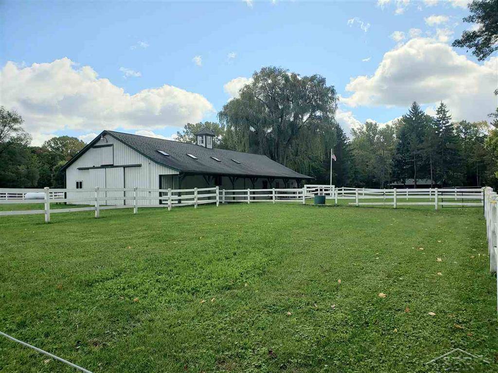 8 Acre Horse Farm!! Saginaw, Saginaw County, Michigan