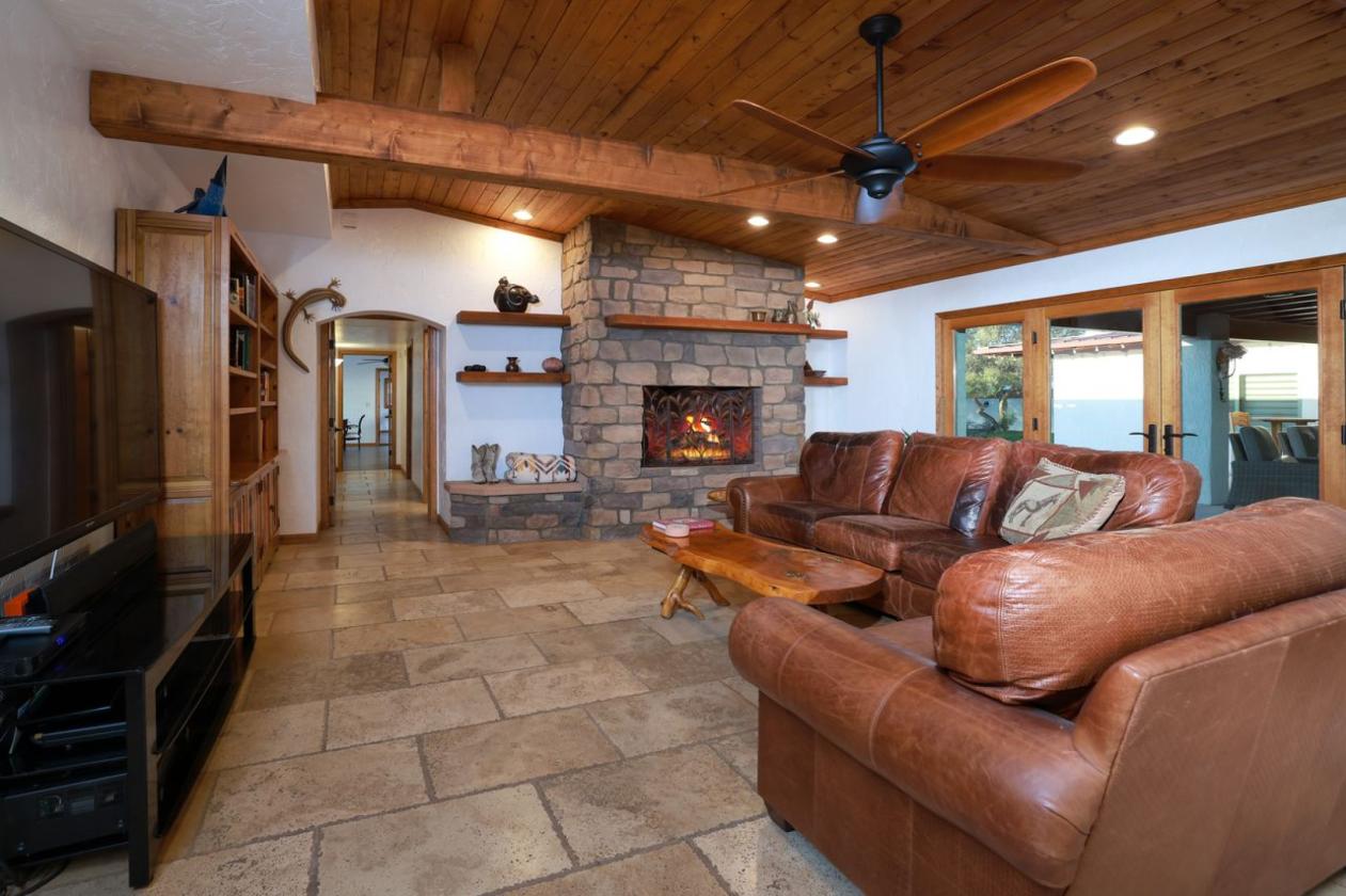 Elegant Custom Home with Grass Pastures - photo 16