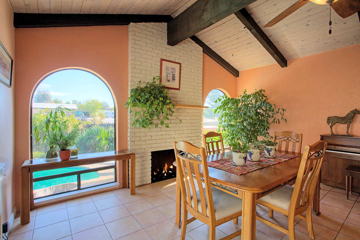 Equine Enthusiasts Dream Home For Sale! Over 3 Acres and