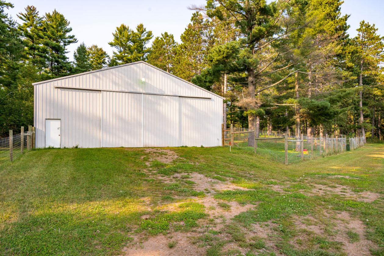 Turnkey Country Estate with Barns, Pasture & Eques - photo 13