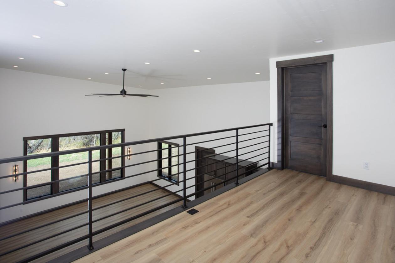 Stunning New Home w/ Mountain Views on 5.2 acres - photo 27