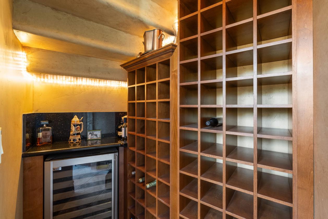 Extraordinary Estate in Pleasant Valley - photo 13