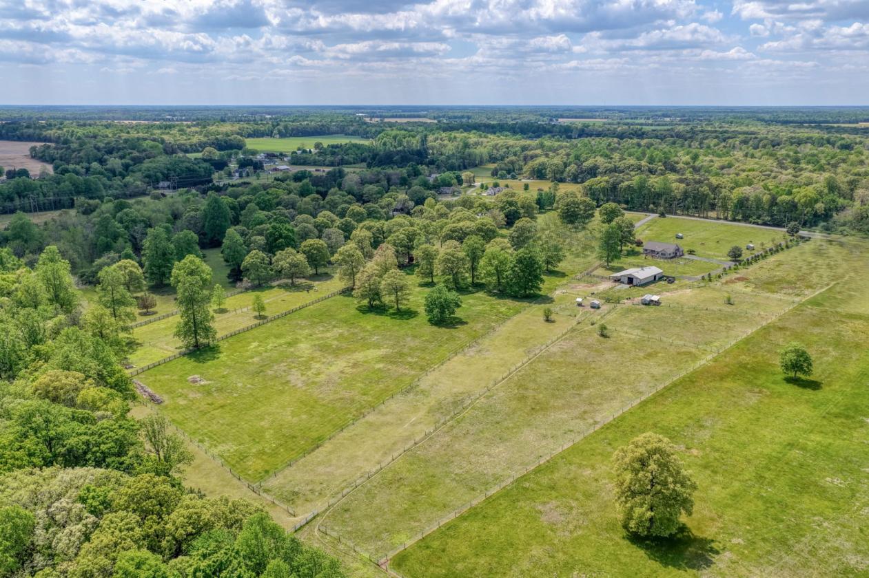 Turnkey Equestrian Estate on 10.9 Acres - photo 14