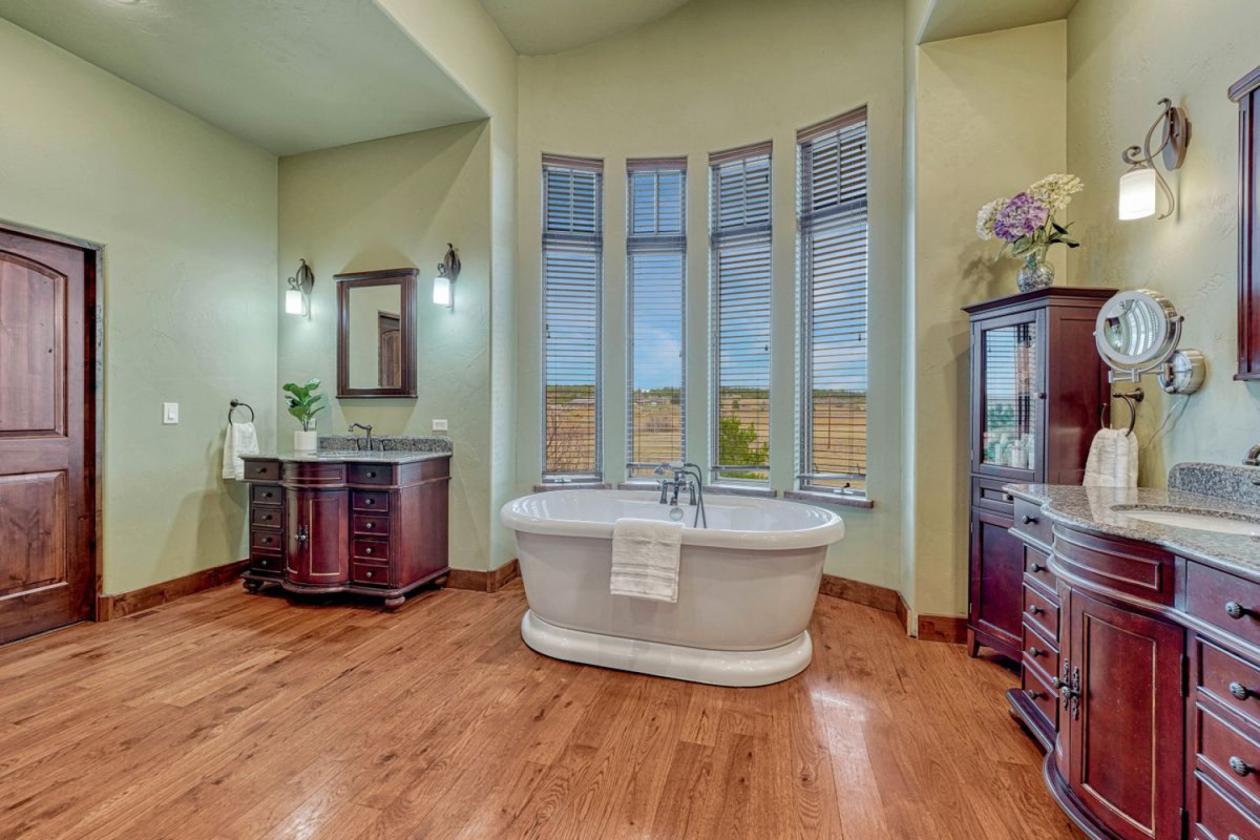 Timeless Equestrian Living Made for Entertaining - photo 23