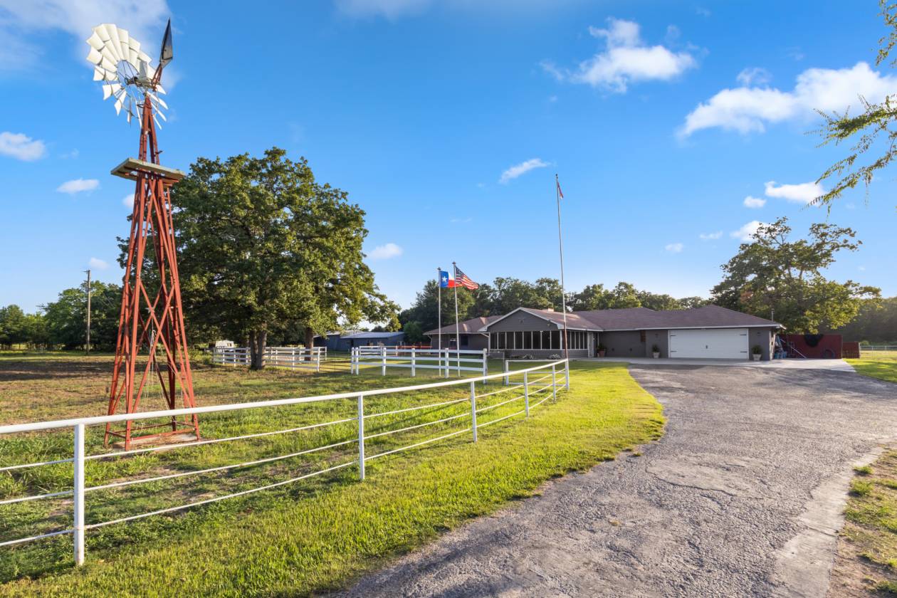 Horse Property for sale.
