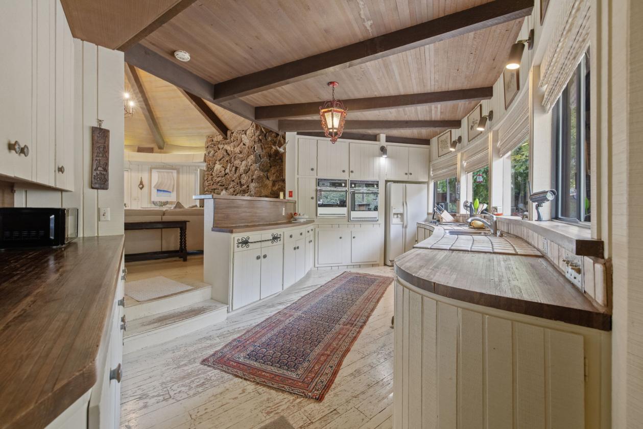 200 acres, two Harry Gesner homes, foothills - photo 8