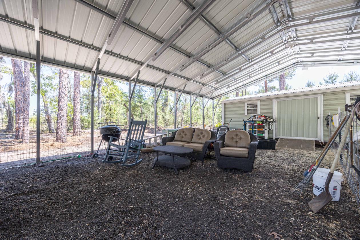 Peace and Quiet with room for your Horse - photo 9