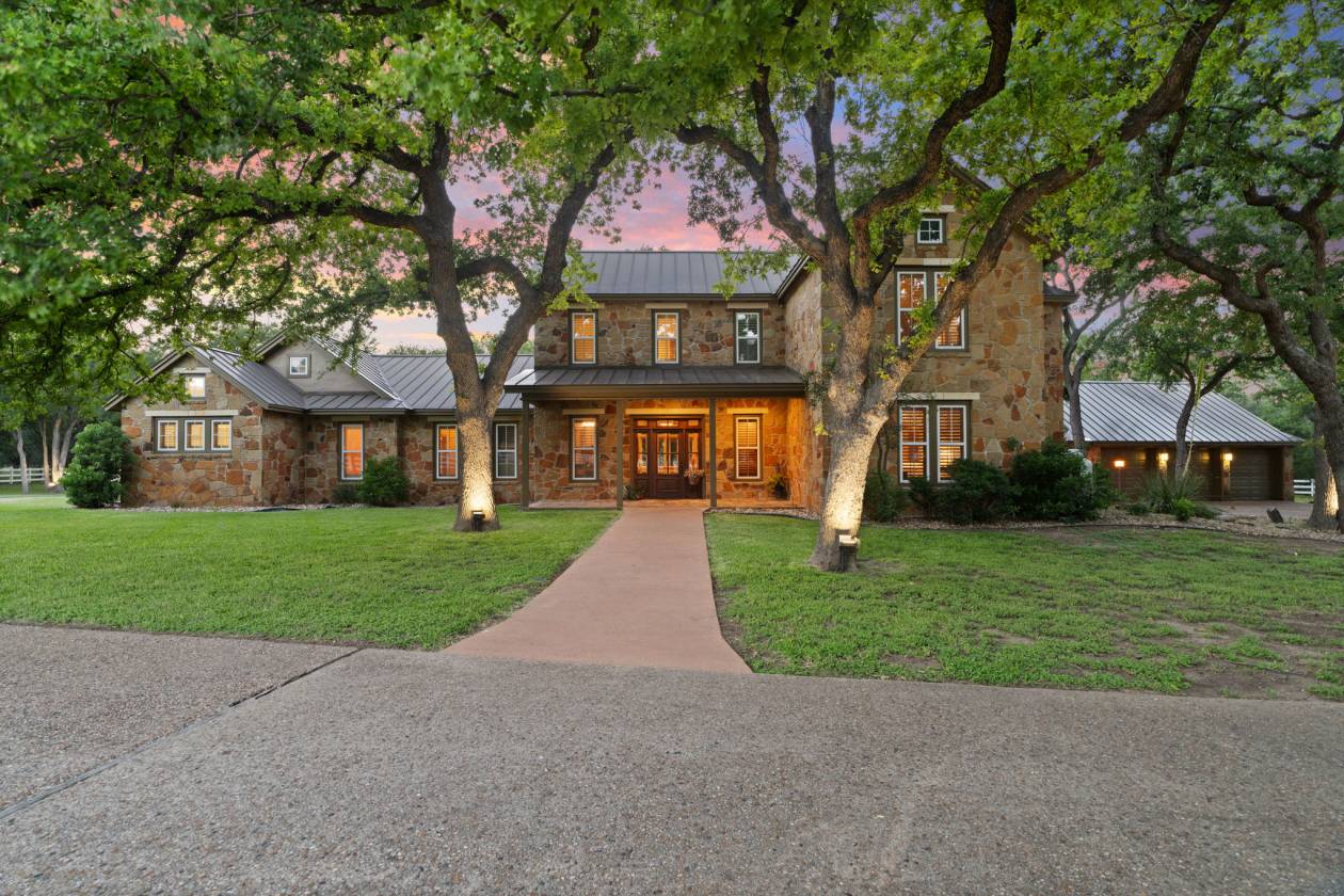 Horse Property for sale.