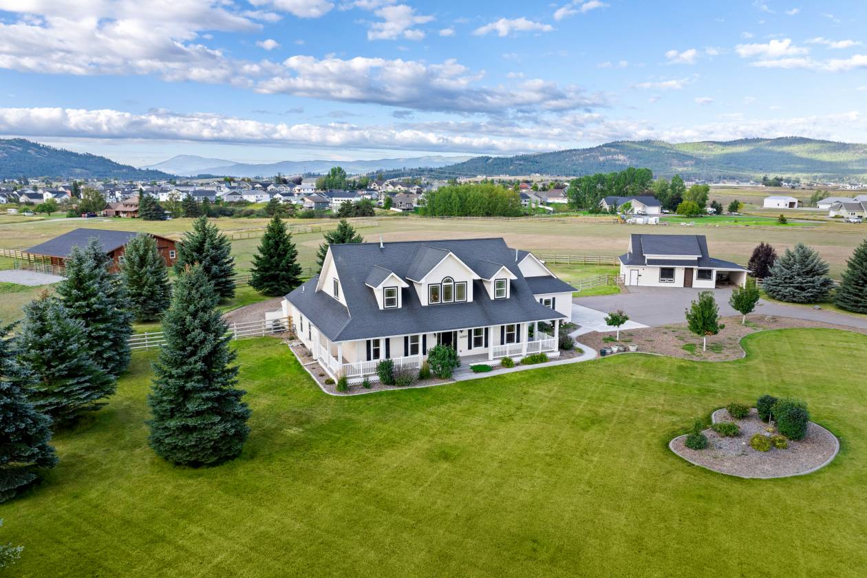 Epitome of Equestrian Luxury in the Heart of NW MT - photo 4